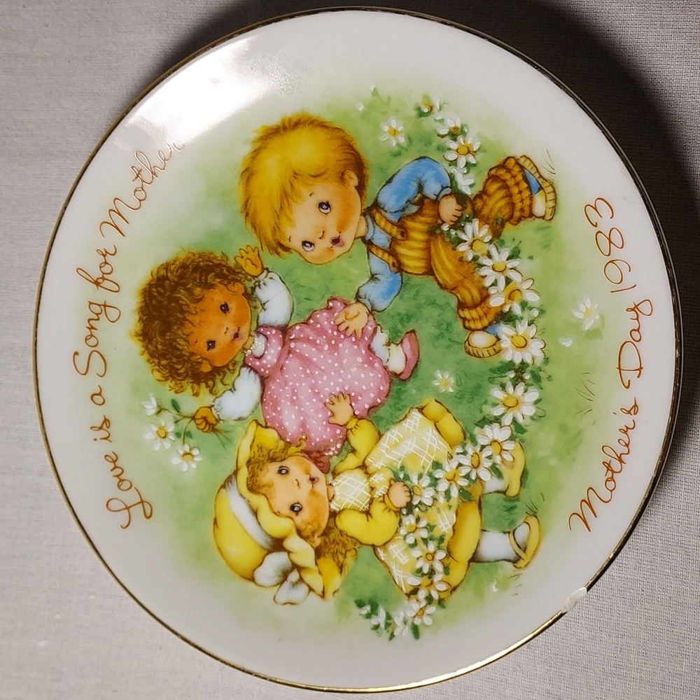Vintage 1983 Avon Mother's Day Play Collectible